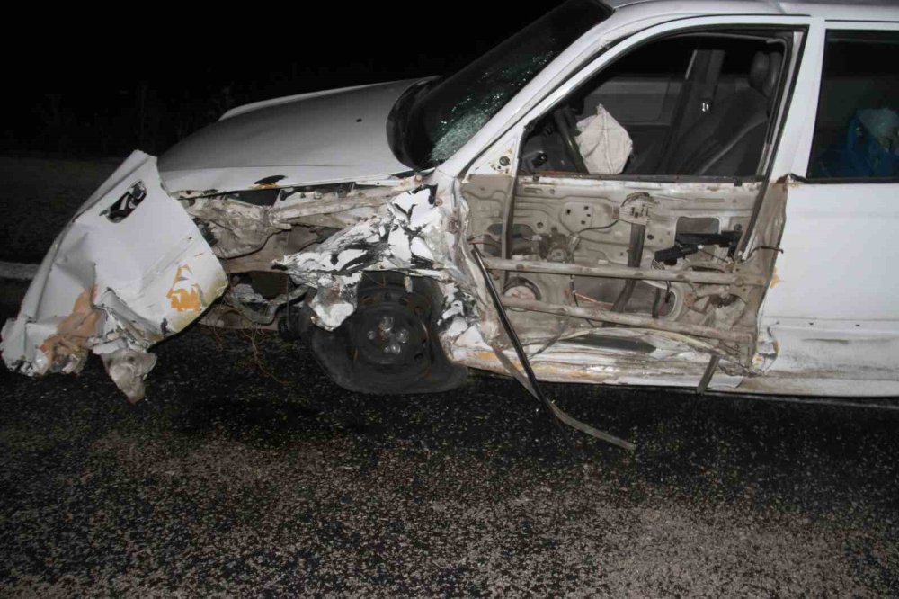 Konya’da can pazarı! 3 araç birbirine girdi, çok sayıda yaralı var