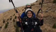Naciye Teyze, Konya’da paraşütle uçtu! Başkan Altay’dan ricada bulundu! Naciye Teyze ne istedi?