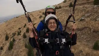 Naciye Teyze, Konya’da paraşütle uçtu! Başkan Altay’dan ricada bulundu! Naciye Teyze ne istedi?