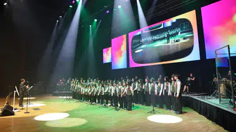 Konya’da çocuklar sahneye çıktı! Performansları ayakta alkışlandı