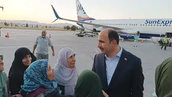 Vefa Umresi kafilesi Konya’ya ulaştı! İlk karşılama Başkan Altay’dan