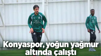 Konyaspor, yoğun yağmur altında çalıştı