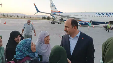 Vefa Umresi kafilesi Konya’ya ulaştı! İlk karşılama Başkan Altay’dan
