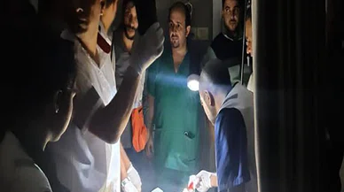 Gazze'de abluka altındaki hastanelerde ameliyatlar bakın nasıl yapılıyor!