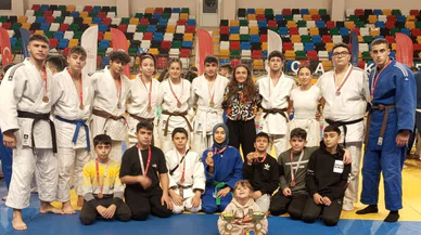 Konya'da sporcular fark yaratmaya devam ediyor!  Madalya ve kupalarla döndüler...