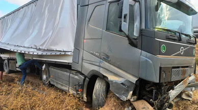 Kulu yolunda korku anları: Tır böyle durabildi!
