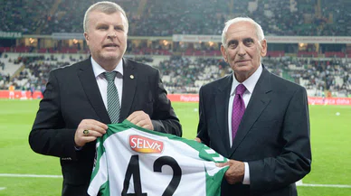 Konyaspor'u tarihinde ilk kez Süper Lig'e çıkaran Özkan Sümer'i anıyoruz!