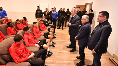 Hulusi Akar'dan Konyaspor maçı öncesi ziyaret! Maçın önemini oyunculara anlattı
