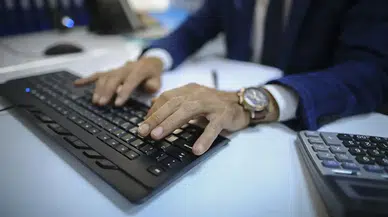 En Hızlı İş Bulan ve En Yüksek Maaşla Başlayan 30 Meslek Açıklandı: Pilotaj, Tıp ve Mühendislik Zirvede