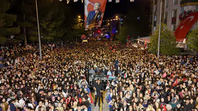 Zakkum Konya'da sahne aldı, binlerce kişi bayram coşkusunu yaşadı