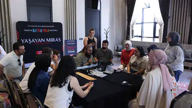 Geleneksel okçuluktan tezhip sanatına! Konya’da kültür şöleni sürüyor