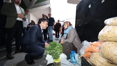 AK Parti Konya pazara indi! Vatandaş ve esnafla buluştu
