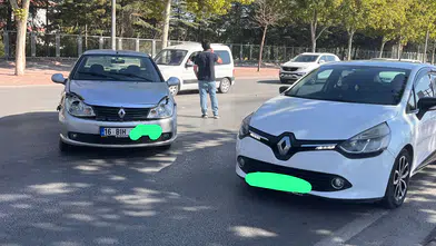 Konya'da İstanbul Caddesi’nde kaza! 3 araç birbirine girdi