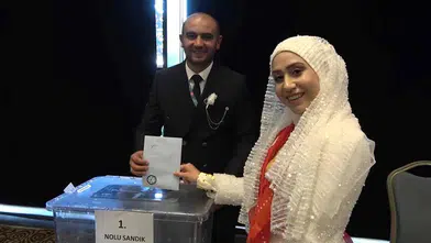 Konya'da gelin ve damat, MHP'nin kongresine katıldı