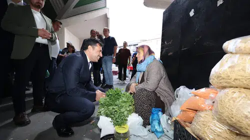 AK Parti Konya pazara indi! Vatandaş ve esnafla buluştu