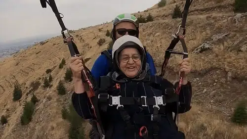 Naciye Teyze, Konya’da paraşütle uçtu! Başkan Altay’dan ricada bulundu! Naciye Teyze ne istedi?