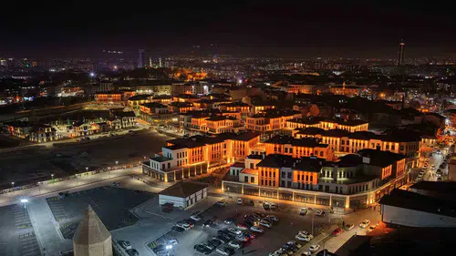 Konya Suriçi Çarşısı’nda belediyeye ait dükkan ve ofisler yatırımcıya açılıyor