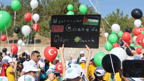 Konya’dan Gazze’deki çocuklara anlamlı mesaj! Uçurtmalar gökyüzüne bırakıldı