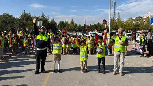 Konya’da öğrenciler artık okula böyle gidecek! YAYABÜS yeniden yollarda