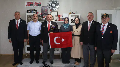 Konya’da gaziler unutulmadı! Büyükşehir Belediyesi evlerine misafir oldu