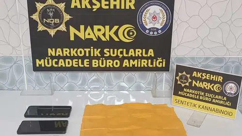Akşehir’de polis ekipleri durdurdu! Araçtan binlerce kullanımlık bonzai çıktı