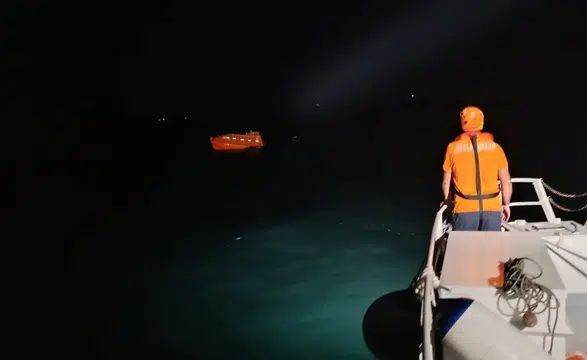 Son dakika! Boğazda iki gemi çarpıştı, 10 kişiye ulaşılamıyor