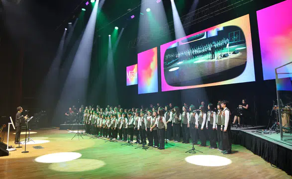 Konya’da çocuklar sahneye çıktı! Performansları ayakta alkışlandı