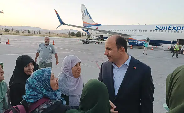 Vefa Umresi kafilesi Konya’ya ulaştı! İlk karşılama Başkan Altay’dan