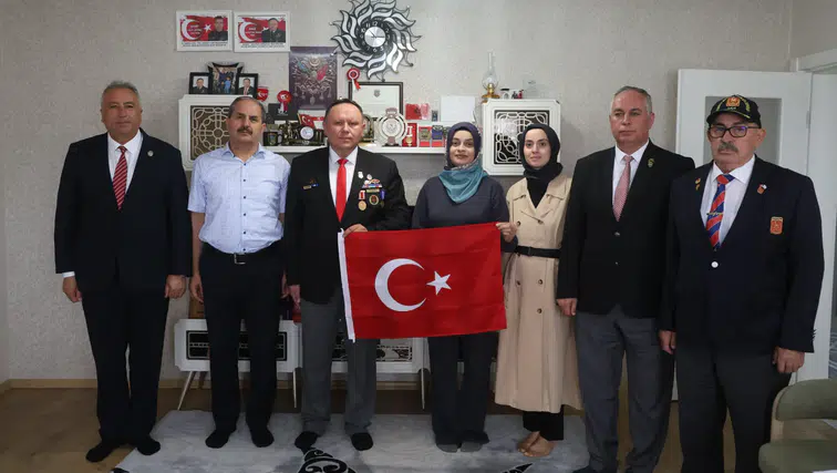 Konya’da gaziler unutulmadı! Büyükşehir Belediyesi evlerine misafir oldu