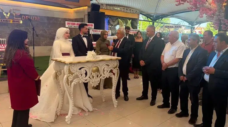 Konyalı Başkan düğün yaptı! Bendevi Palandöken ve birçok ilin başkanı düğüne geldi