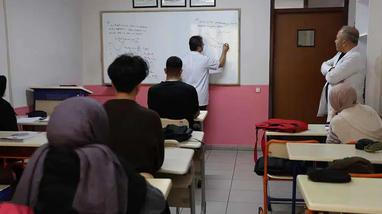 Uzman isim uyardı! “Özenti davranışı göz ardı edilmemeli”