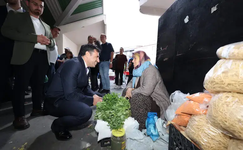 AK Parti Konya pazara indi! Vatandaş ve esnafla buluştu