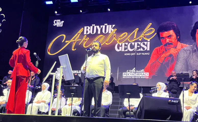 Selçuklu’da arabesk gecesine yoğun ilgi! Ünlü sanatçının oğlu Konyalılara seslendi