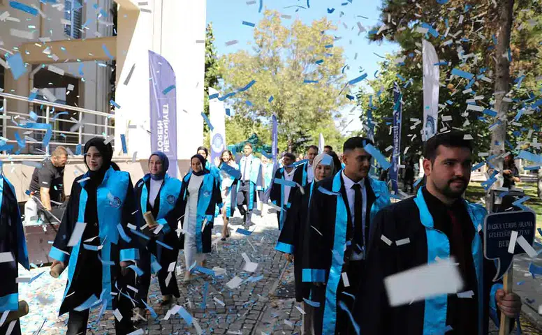 NEÜ’de başarı ve gelecek aynı törende buluştu