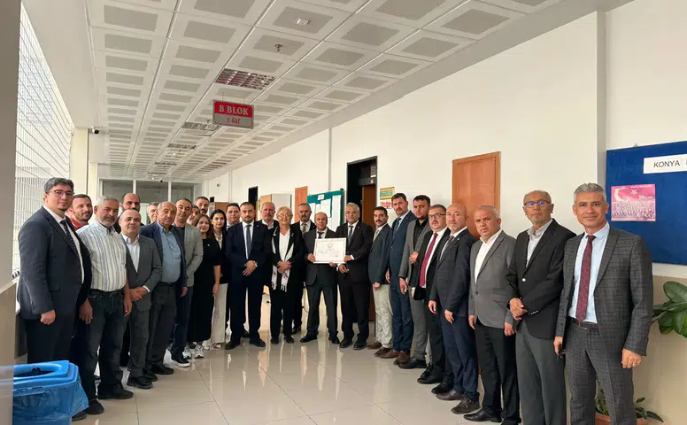 MHP Konya İl Başkanı Sedat Göncü ve yönetimi mazbatasını aldı
