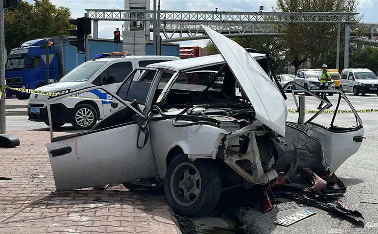 Konya’da iki araç birbirine girdi! 3’ü ağır 4 yaralı