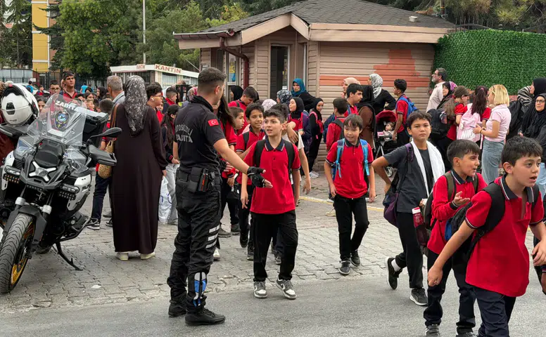 Konya’da zabıta ekipleri okul önlerinde göreve çıktı