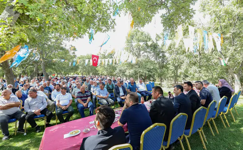 AK Parti, Konya’da sahada! Vatandaşlar yoğun ilgi gösterdi