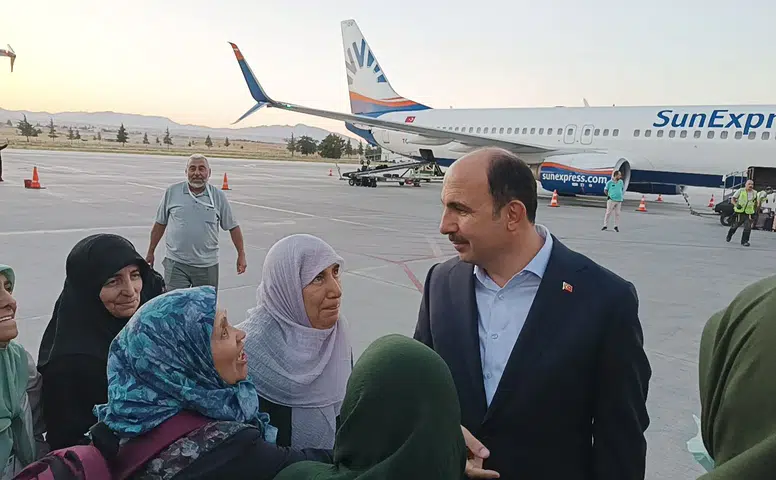 Vefa Umresi kafilesi Konya’ya ulaştı! İlk karşılama Başkan Altay’dan