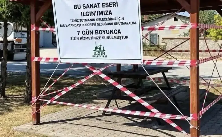 Konya’da kamelyaya asılan yazı dikkat çekti! 7 gün boyunca sergilenecek
