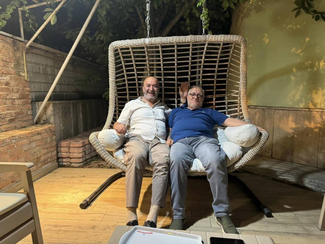 Özdemir ve Tekin’in salıncak keyfi 1