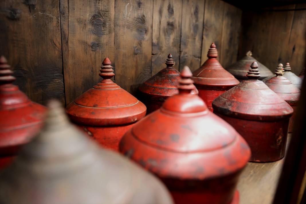 Mevlana'nın Mesnevi'sinde geçen 12 koku sergileniyor 1