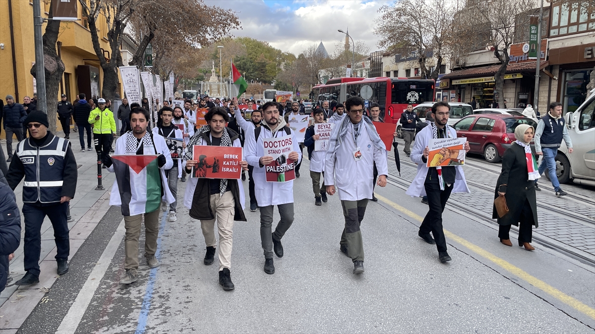 aa-20231209-33143222-33143219-konyada-hekimler-israilin-gazze-saldirilarini-protesto-etti.jpg