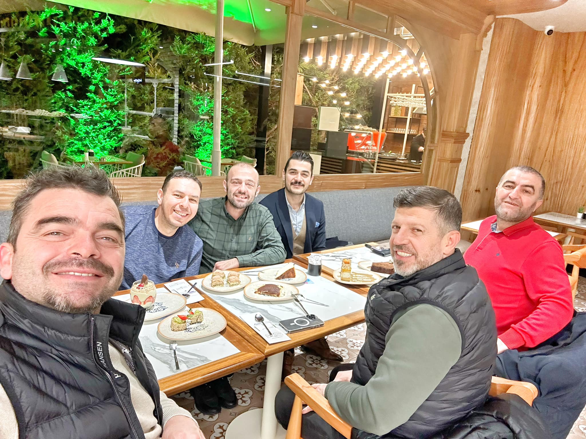 dostlar-oz-cekim-yaptilar.jpg