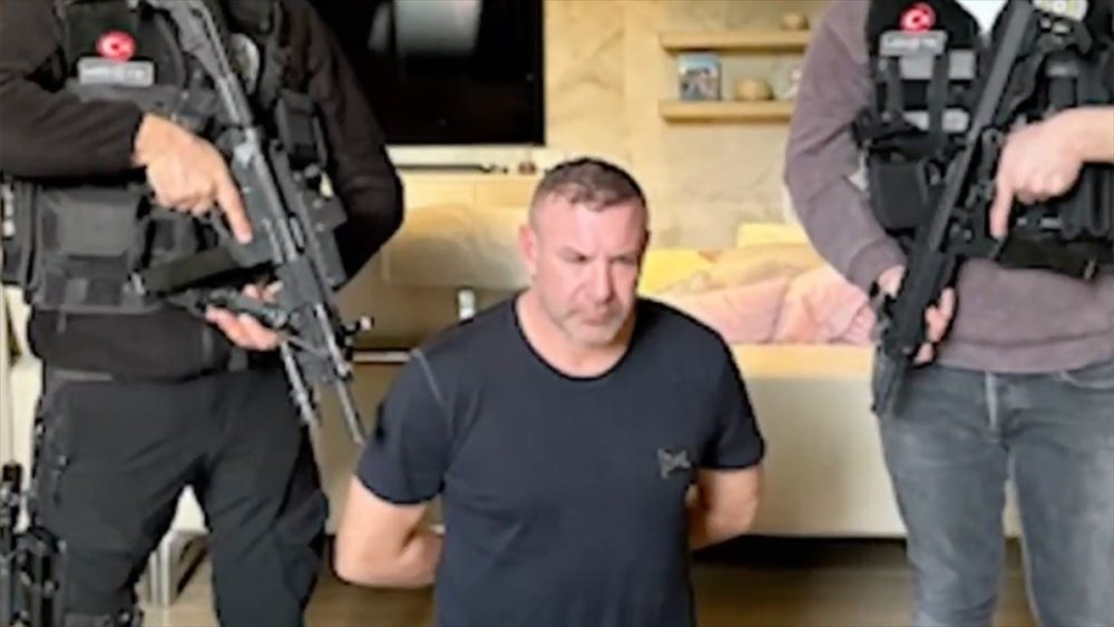 Kırmızı bültenle aranan o isim yakalandı! Hepsini tek tek kafesin içine koyacaklar...