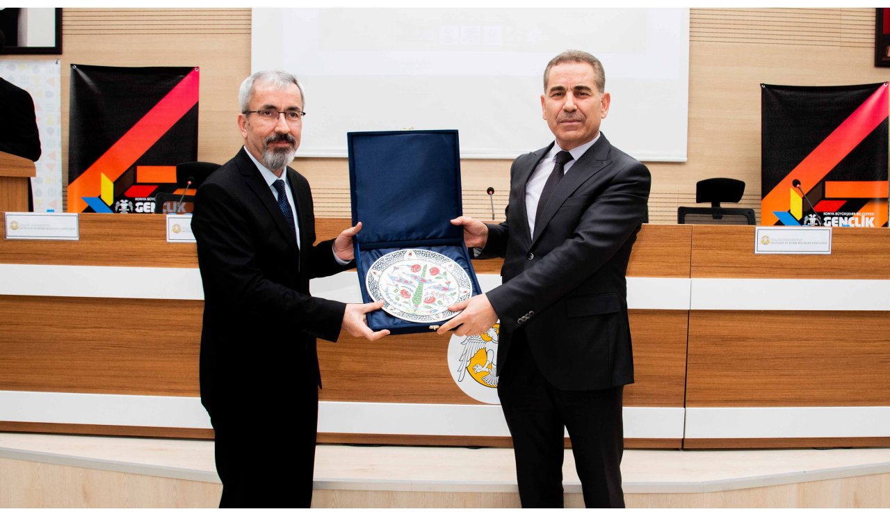 selcuk-universitesinde-mesele-kariyer-konferansi-yapildi-1.jpg