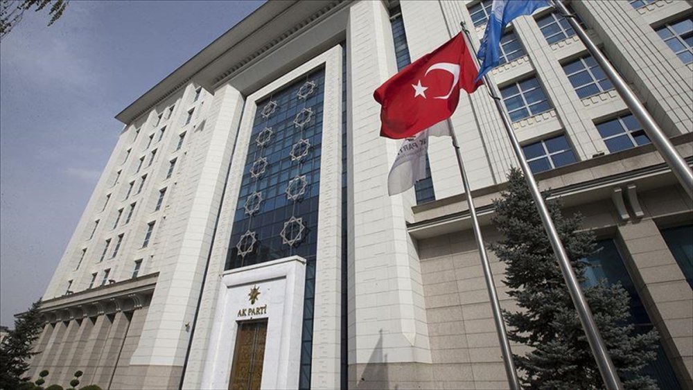 AK Parti sahaya iniyor! Hem de o sloganla...
