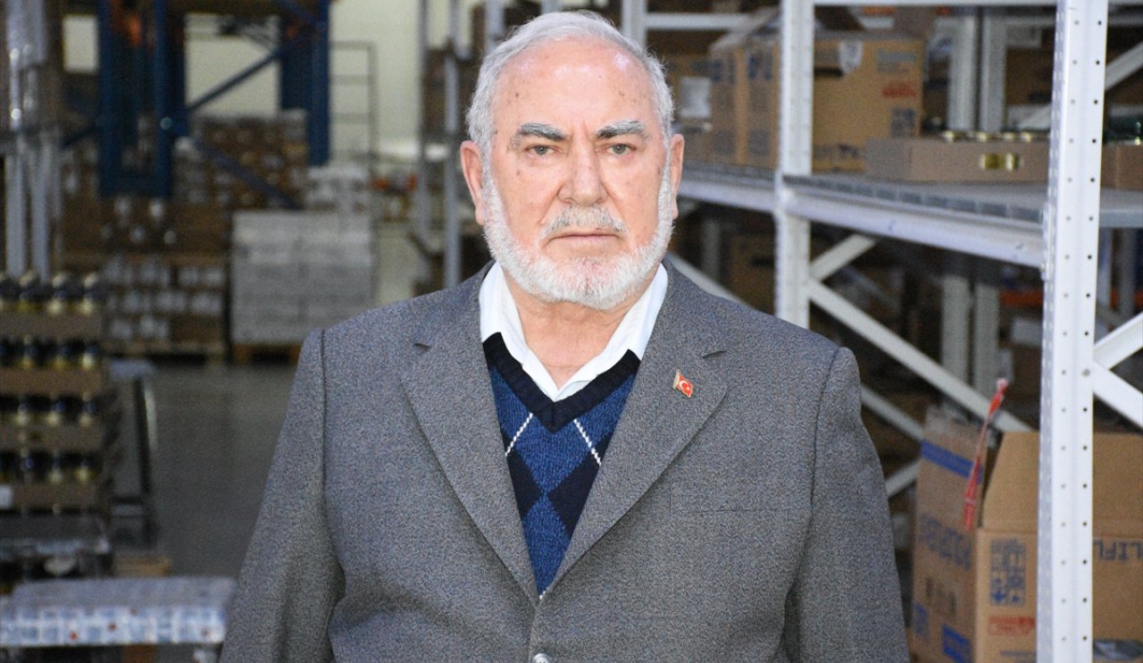 aa-20240101-33327714-33327708-eczaci-kalfasi-olarak-basladigi-is-hayatinda-66-yili-geride-birakti.jpg