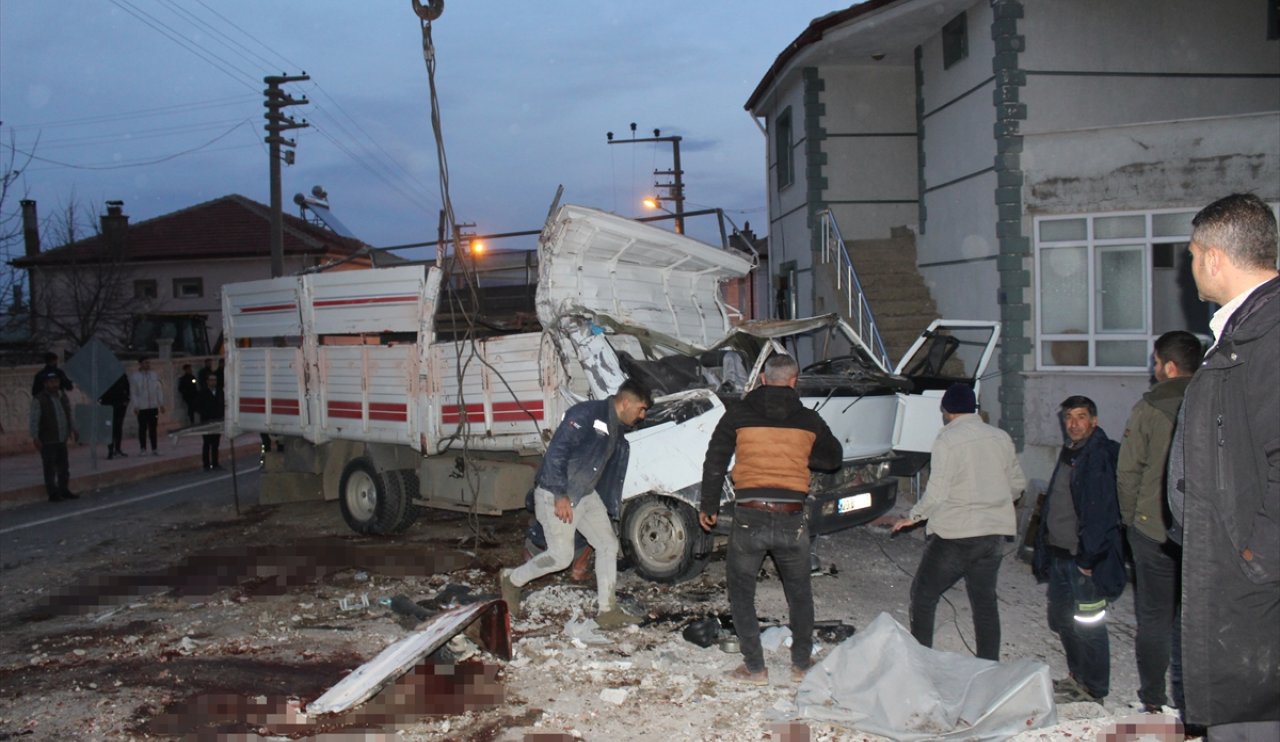 aa-20240106-33371526-33371523-konyada-kucukbas-hayvan-yuklu-kamyonetin-devrildigi-kazada-2-kisi-oldu.jpg