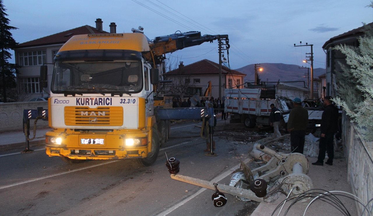 aa-20240106-33371526-33371524-konyada-kucukbas-hayvan-yuklu-kamyonetin-devrildigi-kazada-2-kisi-oldu.jpg